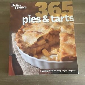 Better Homes and Gardens Golden Brown Pies & Tarts Cookbook
